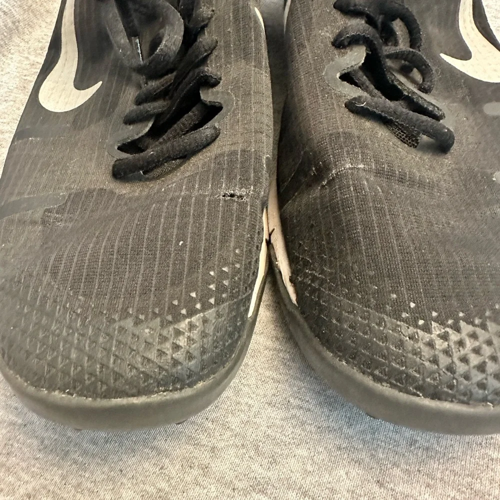 Size 9 Nike Trainers Sneakers flawed sporty walking shoes